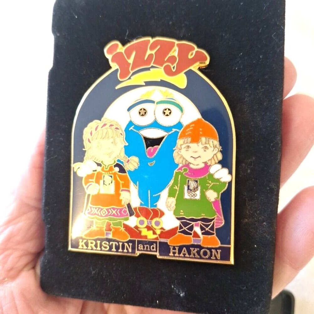 Atlanta 1996 Olympics Izzy Pin Kristin & Hakon Official Limited Edition - Picture 10 of 10